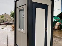 Containstar GmbH Sanitärcontainer/Duschcontainer/ WC Container / Toilettencontainer 1,50 m x 1,50 m x 2,71 m mit Urinal