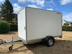 Brenderup Koffer Anhänger 1300 KG Türen neues Modell 300x155x185