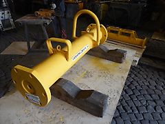 Liebherr - Greifer, 1m Greifer-Verlängerung GM 8 / 10 - Anschlussmaße: Mitte Lochkreis D= 225 mm - Abstand Bohrungen für M20 6 x 110 mm - Bagger: 13t-24t