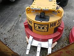 Zanetti SAT - Magnet / Hydraulik-Abbruch-Magnet HM 22/30 AZ - AZ: für Adapterplatte, mit 3 Zähne - außen geschützt vorne unter Adapter-Platte montierte Licht-Signal-Ampel - Bagger: 22t-30t - Magnet-Leistung 7,2KW 220V